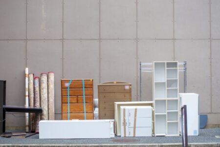 大型家具や家電、本当に処分するべき？捨てて後悔しないためのトランクルーム活用術