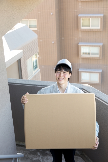 エレベーターがない建物の単身引越しはどうする？階段で荷物を運ぶ際の注意点